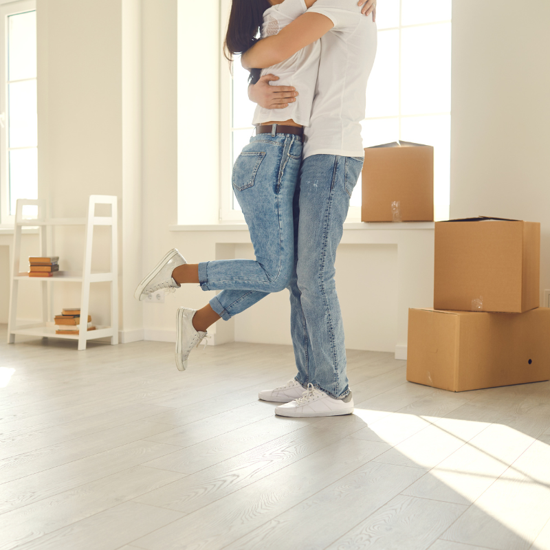 happy-couple-in-new-apartment